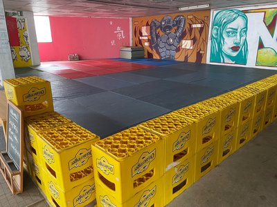 Improvizirani joga centar u Garage Grande